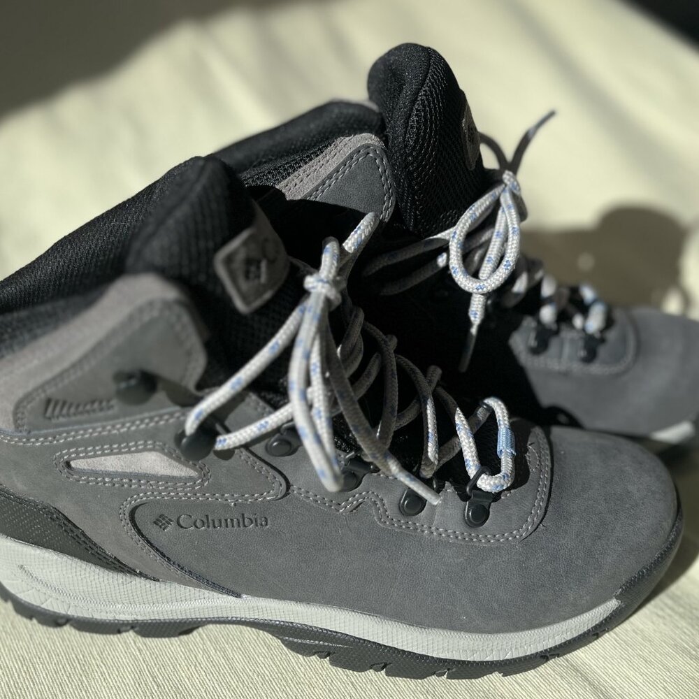 $110 Columbia Women Newton Ridge Lightweight Waterproof Shoe Hiking Boot 9 Wide